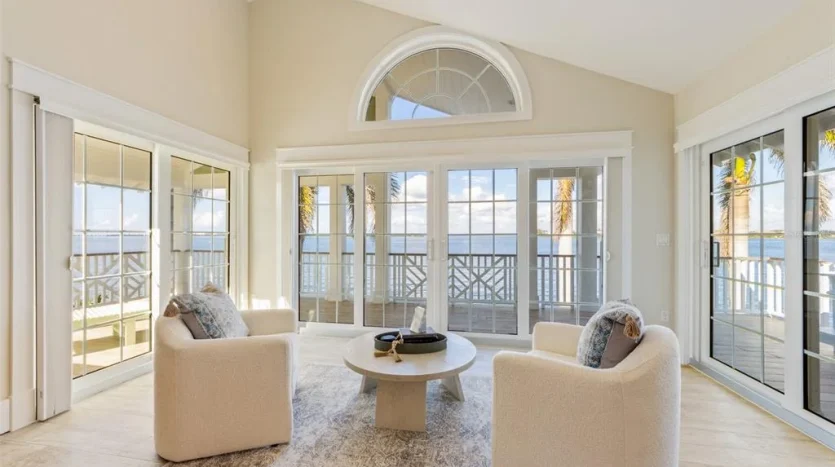 Stylish & Modern 3-Bedroom Townhouse